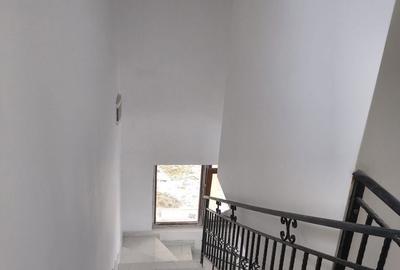 Casă cu 3 camere decomandat în Cornu