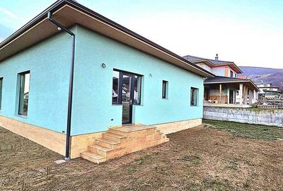 Casă cu 4 camere cu Teren 500 Mp în Central - 1