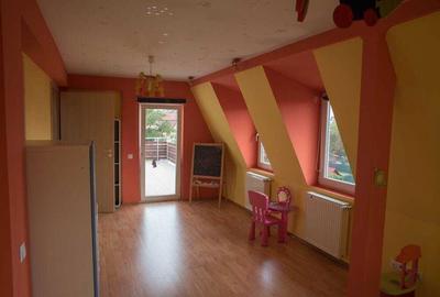 Apartament cu 4 camere decomandat în Central - 2