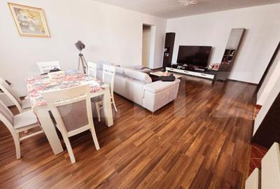 Apartament cu 3 camere,decomandat, 102 mp utili,curte 100 mp, zona Cetate - 3