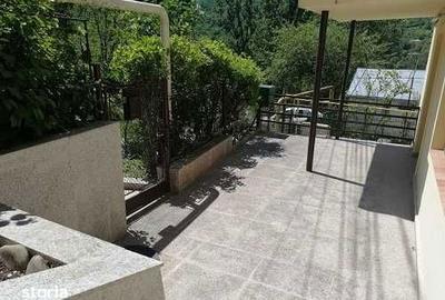 Casă cu 4 camere cu Teren 150 Mp în Central - 2