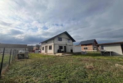 Casă cu 5 camere cu Teren 1414 Mp în Oloșag - 4