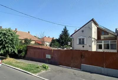 Casa 2 camere, zona Burdea, singur in curte