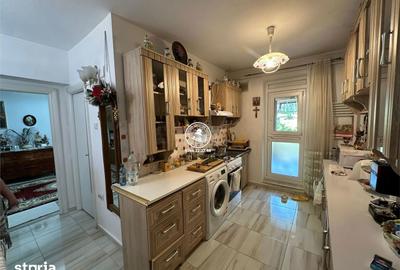 Apartament cu 3 camere semidecomandat în Tătărași