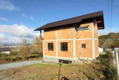 Casă cu 5 camere cu Teren 710 Mp în Central - 3