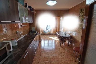 Apartament 3 camere, decomandat, 1 Mai - 5