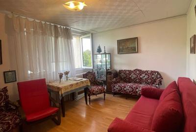 Apartament cu 4 camere decomandat în Berceni