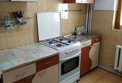 Apartament cu 2 camere, decomandat, etajul 2/4, zona Podu Ros - 4