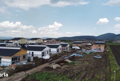 Casă cu 4 camere cu Teren 470 Mp în Sânpetru - 1