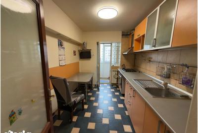 Apartament cu 2 camere decomandat în Republicii