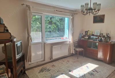 Apartament de vanzare 3 camere etaj 2 din 4 zona Nord Complex Mestesugaresc - 2