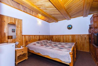 Casă cu 4 camere decomandat în Săcelu - 2