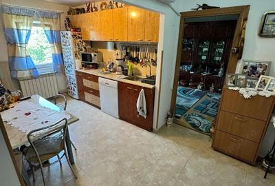 Apartament cu 4 camere decomandat, mobilat în CET