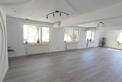 Spațiu comercial, de 82 mp, în Central - 3