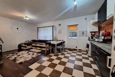 Apartament cu 3 camere, 53 mp, parcare, gradina, zona Teilor - 1