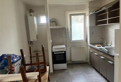 Apartament cu 2 camere semidecomandat în Micro I - 6