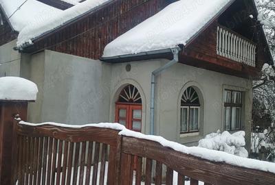 Casă cu 3 camere în Giulești - 1