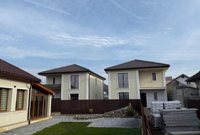 Casă individuală cu 5 camere cu Canalizare în Central - 1