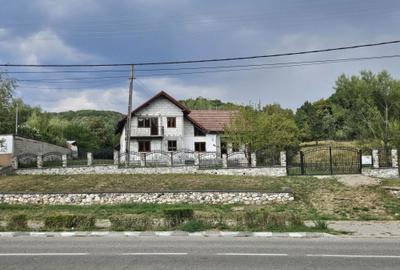 Casă cu 4 camere în Central - 8