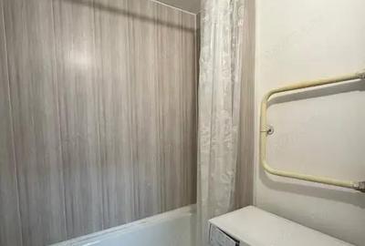 Garsonieră decomandată în Tractorul