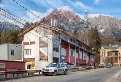 Apartament cu 3 camere decomandat, mobilat în Central - 1