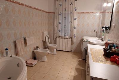 Casă individuală cu 6 camere cu Teren 660 Mp în 1 Mai - 8