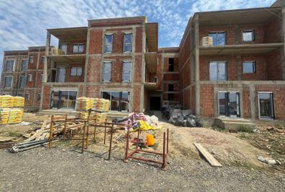 Apartament cu 2 camere semidecomandat în Moșnița Nouă
