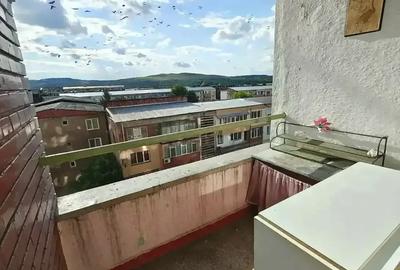 Vand garsoniera in Hunedoara, zona centrala, etaj 6, pre? 23500