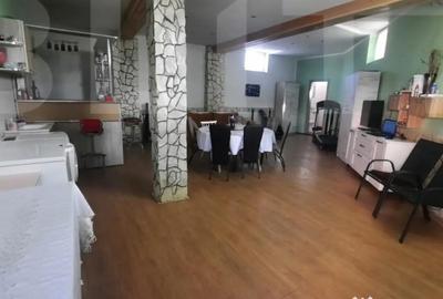 Casă cu 5 camere cu Teren 791 Mp în Central - 1