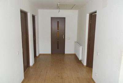 Casă cu 4 camere cu Teren 1190 Mp în Parța - 3