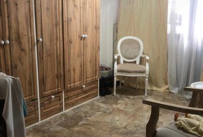 Apartament cu 4 camere decomandat în Găești - 9
