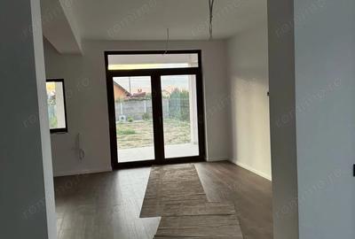 Casă cu 5 camere în Moșnița Nouă