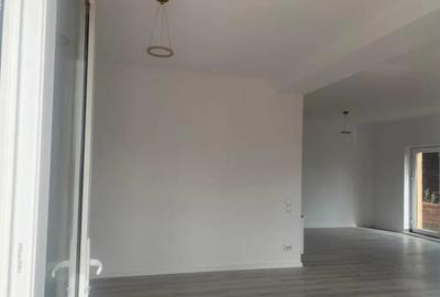 Casă cu 5 camere cu Teren 395 Mp în Malu Mare - 16