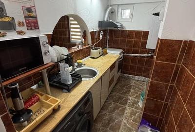 Apartament cu 3 camere decomandat în Alexandriei - 4