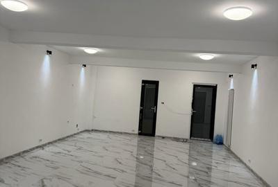 Spațiu comercial, de 80 mp, în Central - 4
