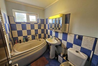 Apartament cu 2 camere semidecomandat, mobilat în Micro I - 18