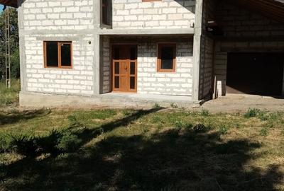 Casă cu 6 camere cu Teren 1550 Mp în Voinești - 2