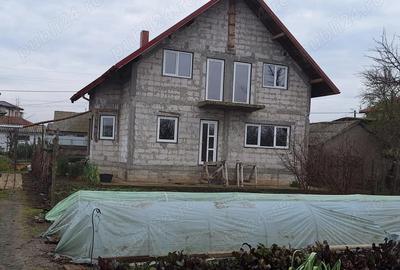 Casă cu 5 camere în Valu lui Traian - 1