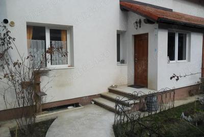Casă cu 3 camere cu Teren 446 Mp în Central
