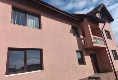 Casă cu 5 camere cu Teren 1600 Mp în Central