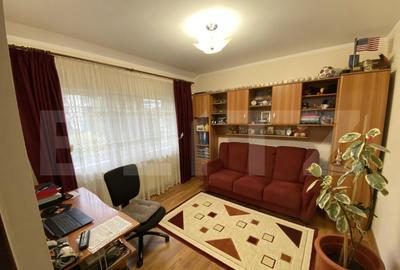 Apartament cu 3 camere, 81 mp, decomandat zona Bradet - 3