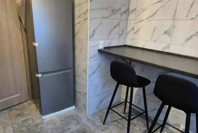 Apartament cu 3 camere semidecomandat în Podul de Piatră - 3