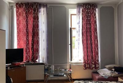 Apartament cu 5 camere în Victoriei