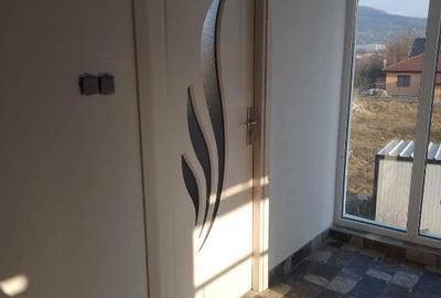 Casa Unirea formata din doua apartamente,cu doua intrari separate. - 8