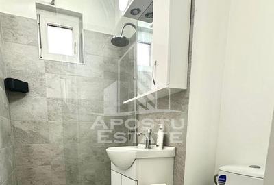 Apartament cu 3 camere semidecomandat, mobilat în Central