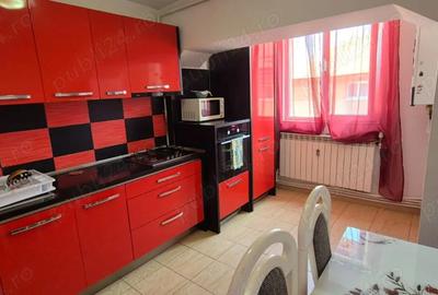 Apartament cu 3 camere de vanzare