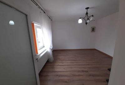 Casa 3 camere - Lumina - 94.000 euro (Cod E2) - 3