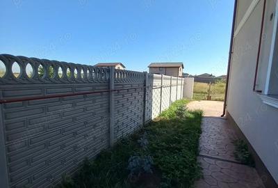 Casă cu 4 camere cu Teren 400 Mp în Domnești - 1