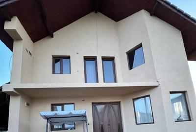 Casă cu Teren 860 Mp în Central - 1