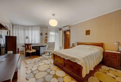 Vila de Lux perfecta pentru o familie / sediu de firma in zona centrala - 9